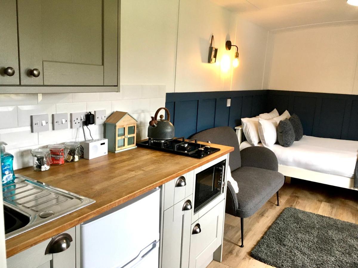 Rosemary Shepherds Hut, Clay Bank Huts Ingleby Greenhow Exteriör bild