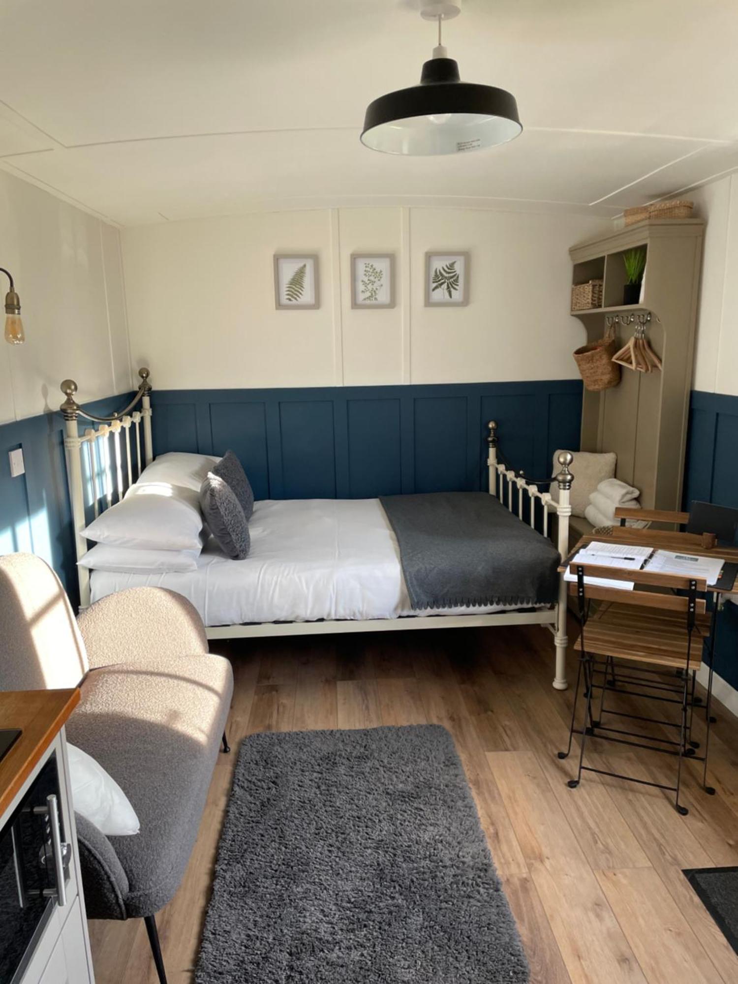 Rosemary Shepherds Hut, Clay Bank Huts Ingleby Greenhow Exteriör bild